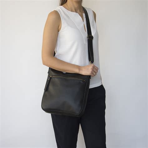 black crossbody handbags.